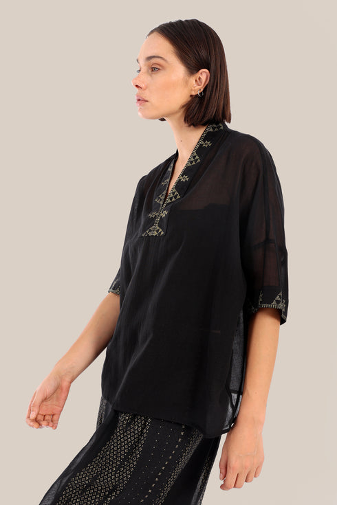 Loose fit embroidered short-sleeved top