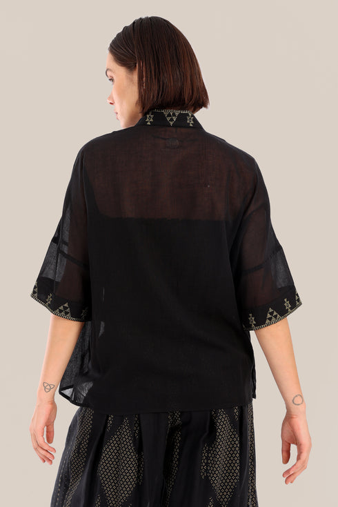 Loose fit embroidered short-sleeved top