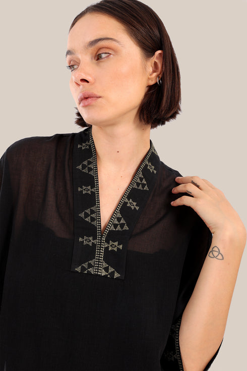 Loose fit embroidered short-sleeved top