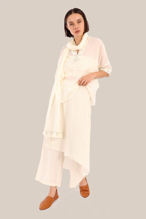 Loose fit embroidered short-sleeved top