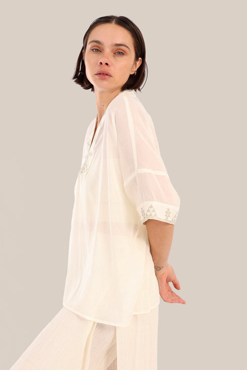 Loose fit embroidered short-sleeved top