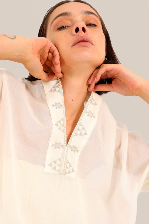 Loose fit embroidered short-sleeved top