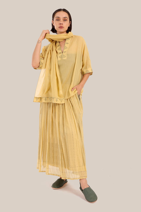 Loose fit embroidered short-sleeved top