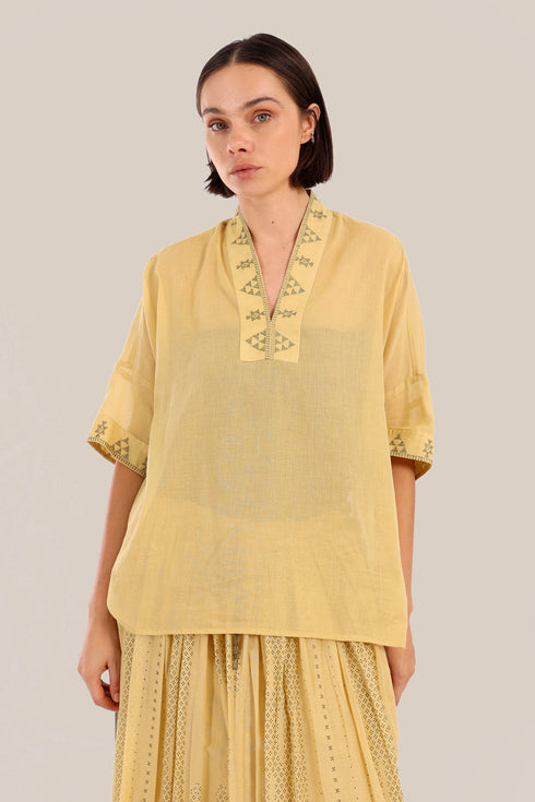 Loose fit embroidered short-sleeved top