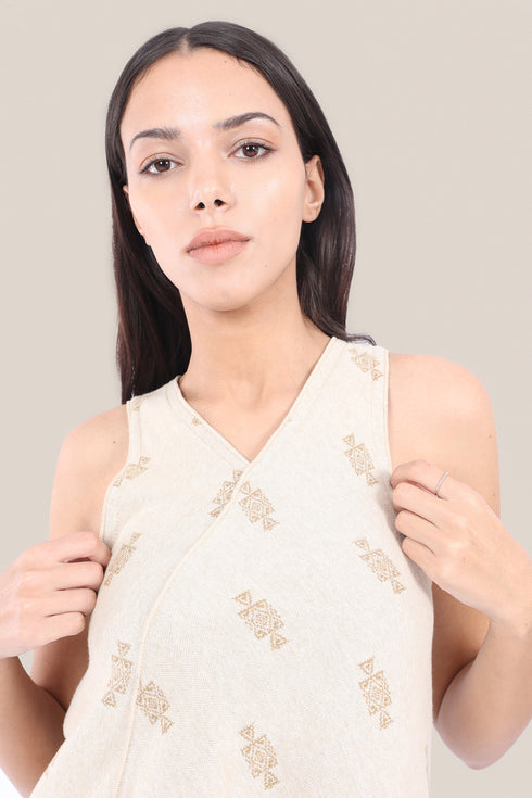 Patterned jacquard reversible asymmetric top