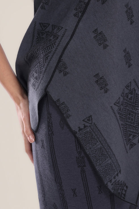 Patterned jacquard reversible asymmetric top