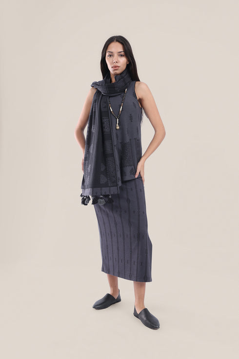 Patterned jacquard reversible asymmetric top