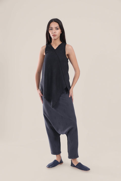 Patterned jacquard reversible asymmetric top