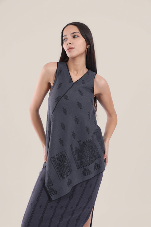 Patterned jacquard reversible asymmetric top