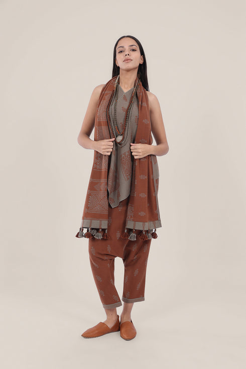 Patterned jacquard reversible asymmetric top