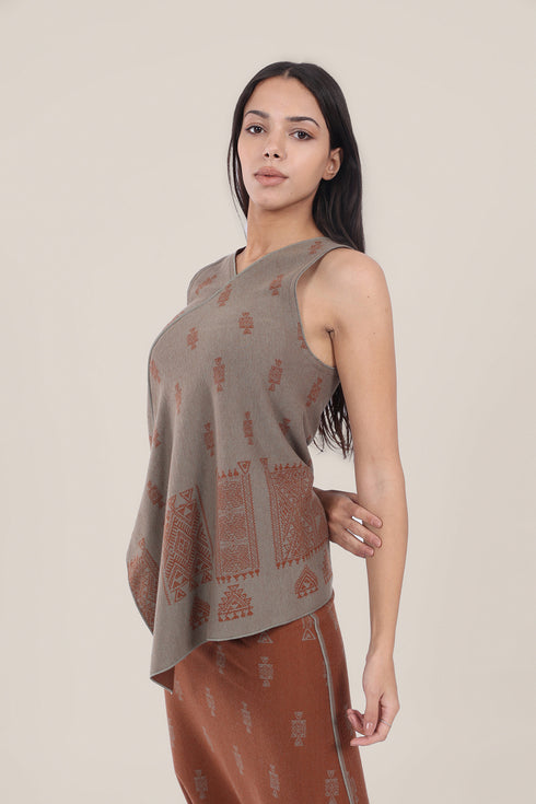 Patterned jacquard reversible asymmetric top
