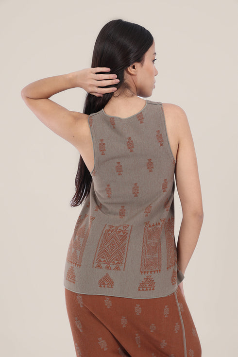 Patterned jacquard reversible asymmetric top