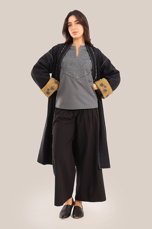 Embroidered sleeveless cotton round neckline top