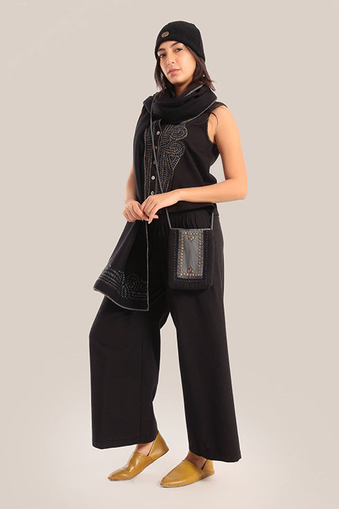 Embroidered milton V-Neckline vest