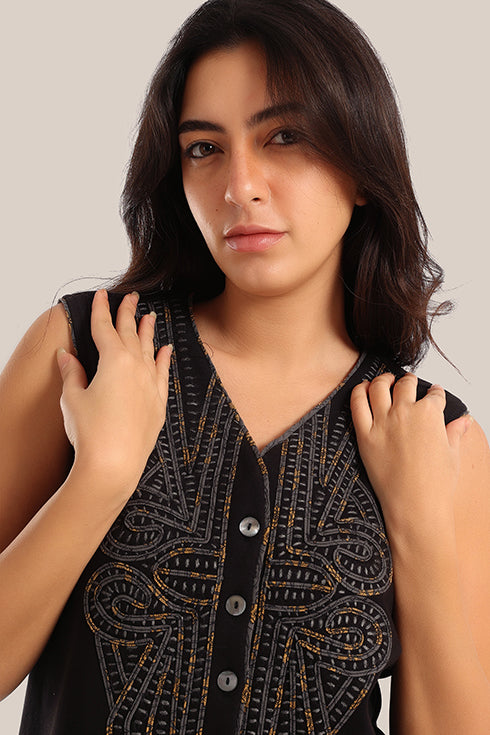 Embroidered milton V-Neckline vest