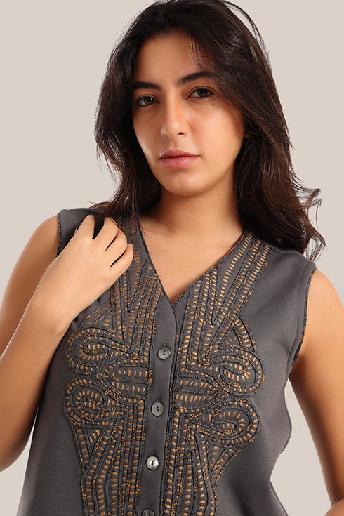 Embroidered milton V-Neckline vest