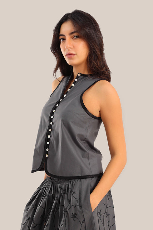 Short sleeveless round neck cotton vest