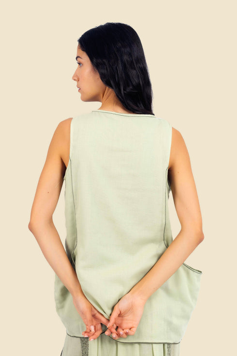 Sleeveless embroidered top in cotton gauze