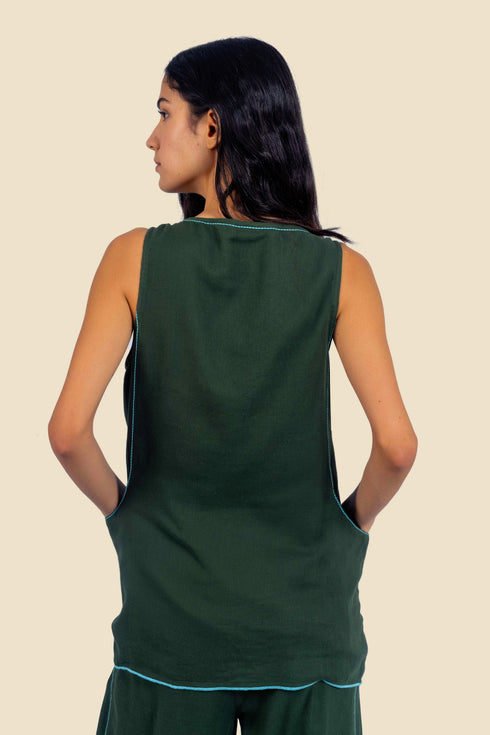 Sleeveless embroidered top in cotton gauze