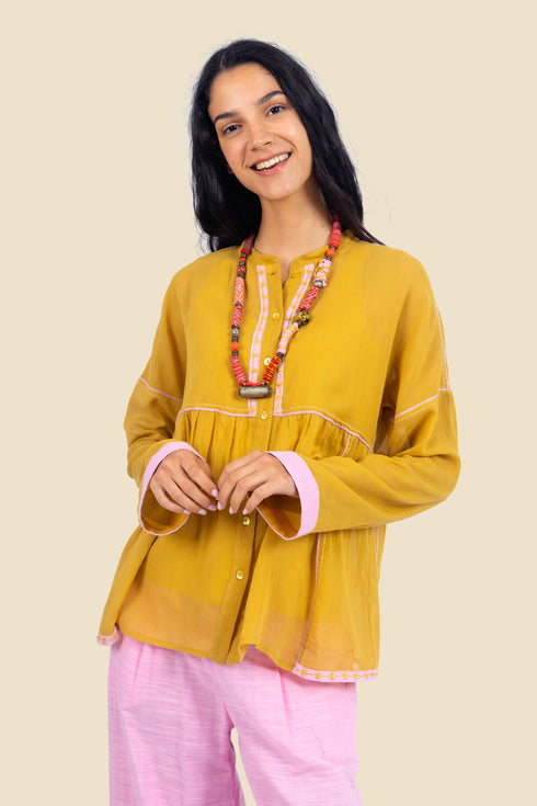 Shirt in voile with button down and round neckline