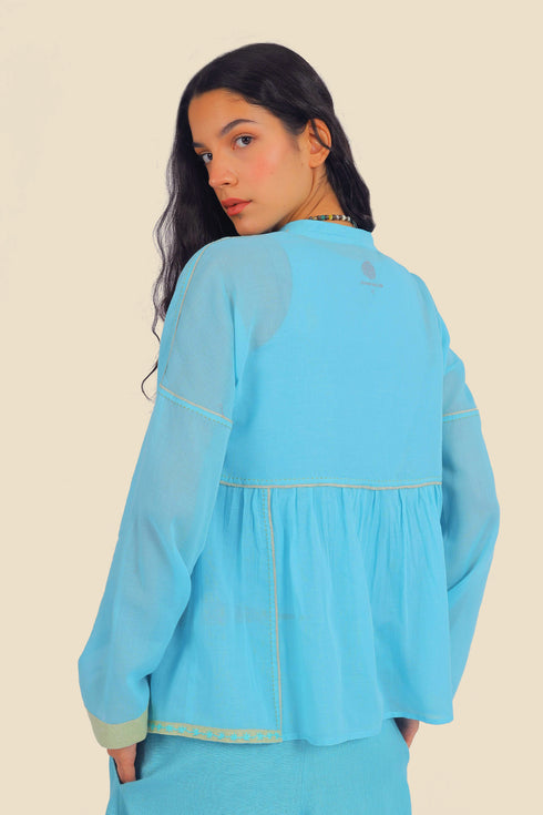 Shirt in voile with button down and round neckline