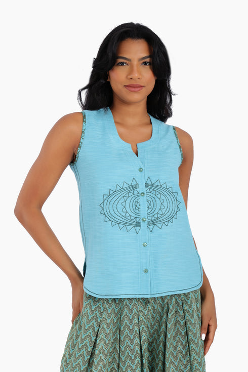 Embroidery short sleeveless top with round neckline