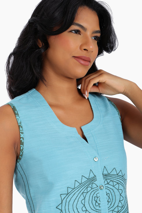 Embroidery short sleeveless top with round neckline