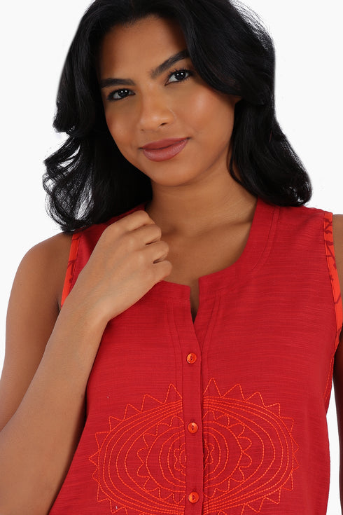 Embroidery short sleeveless top with round neckline