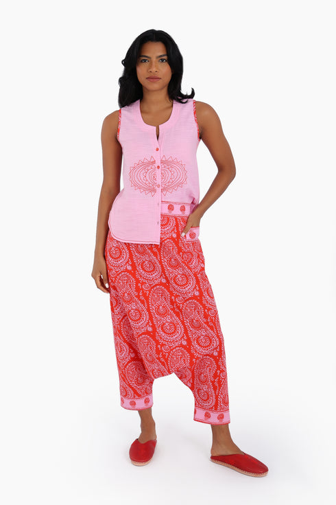 Embroidery short sleeveless top with round neckline