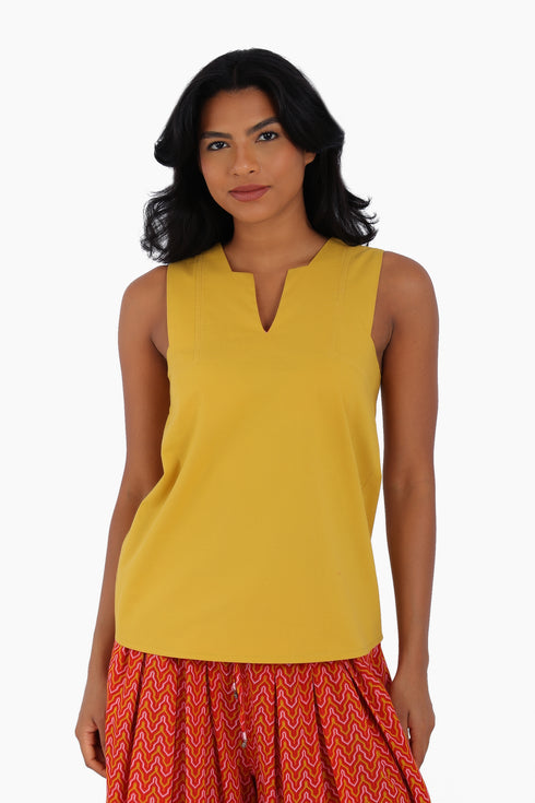 Sleeveless cotton top with round neckline