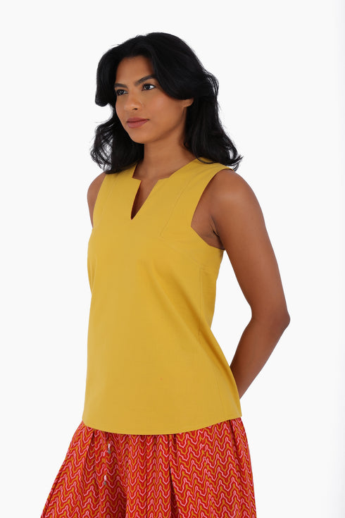 Sleeveless cotton top with round neckline