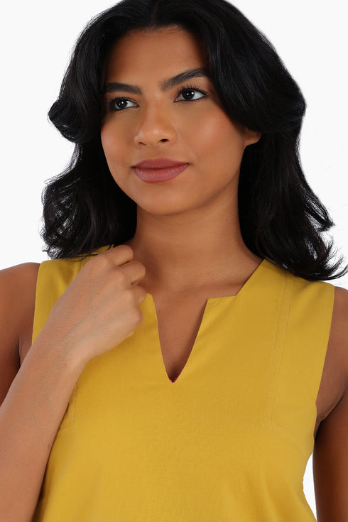 Sleeveless cotton top with round neckline