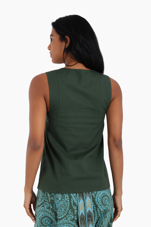 Sleeveless cotton top with round neckline