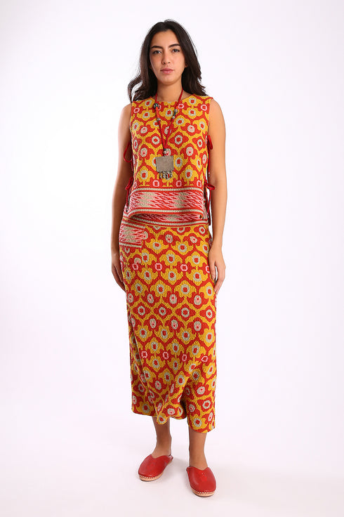 Sleeveless top with tie fastenings