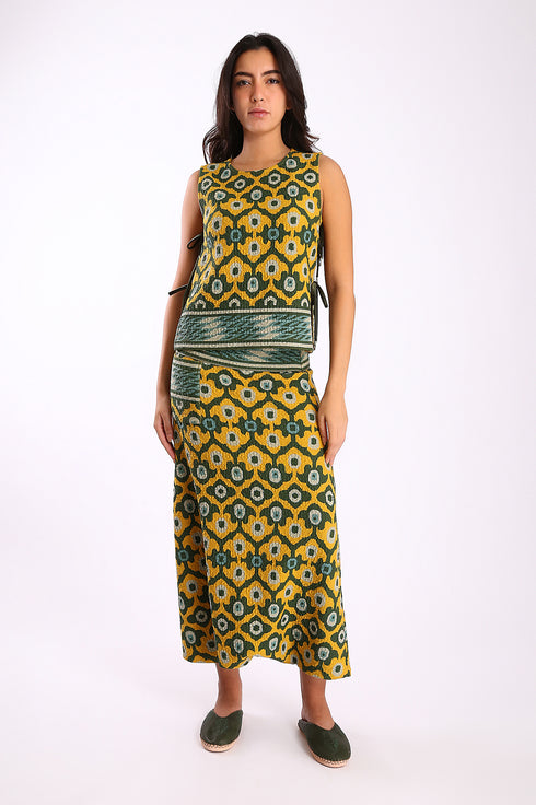 Sleeveless top with tie fastenings