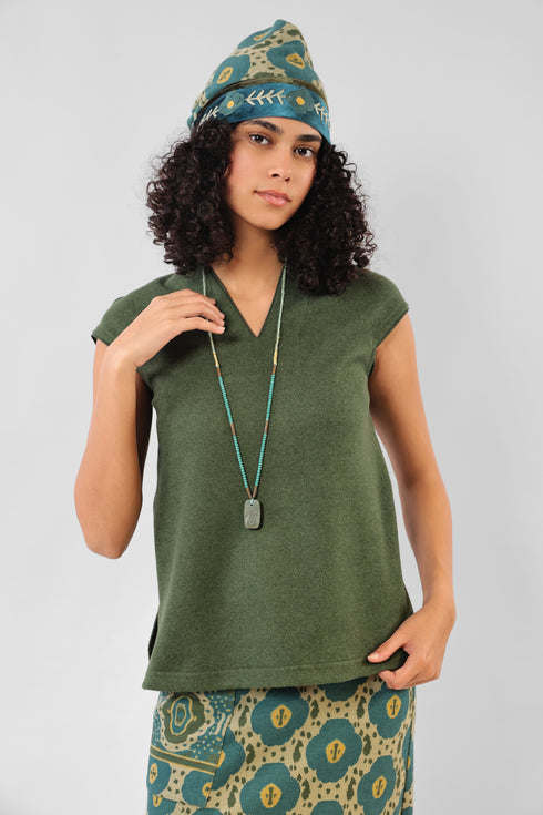 Sleeveless top with V neckline
