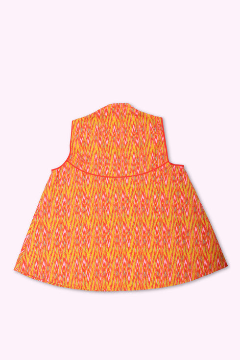 Sleeveless top in printed cotton with V neckline