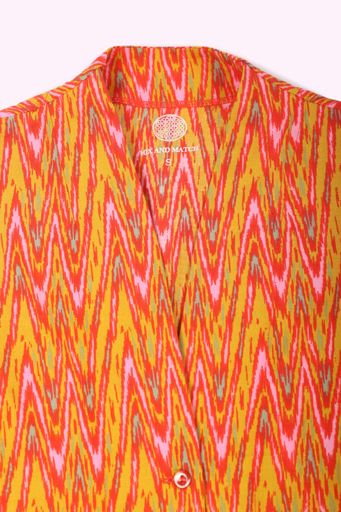 Sleeveless top in printed cotton with V neckline