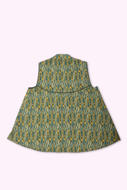 Sleeveless top in printed cotton with V neckline