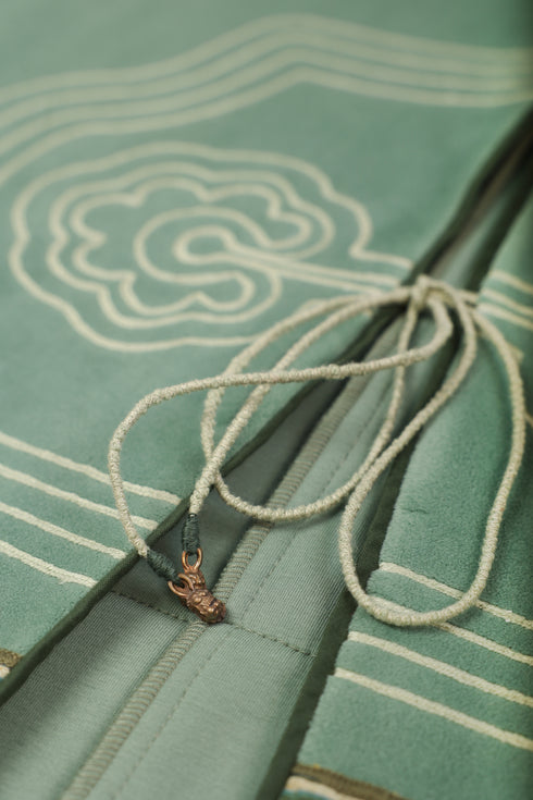 Short vest with V neckline