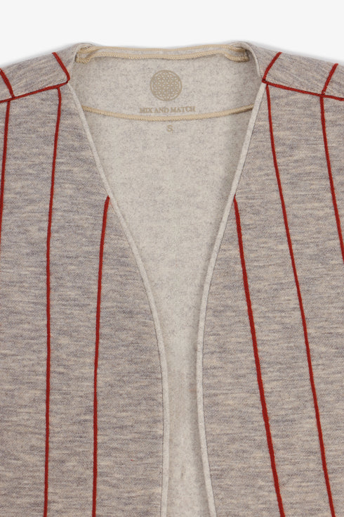 Embroidered short vest with wool yarn detailing