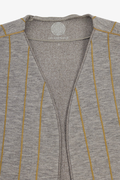 Embroidered short vest with wool yarn detailing