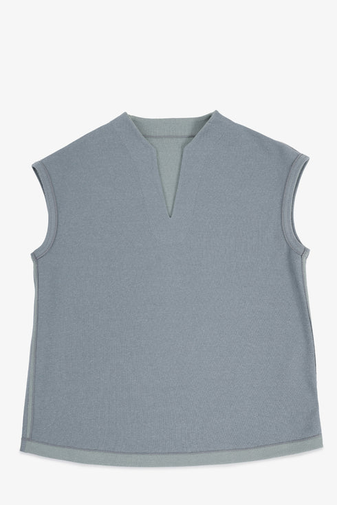 Reversible jacquard top with V neckline