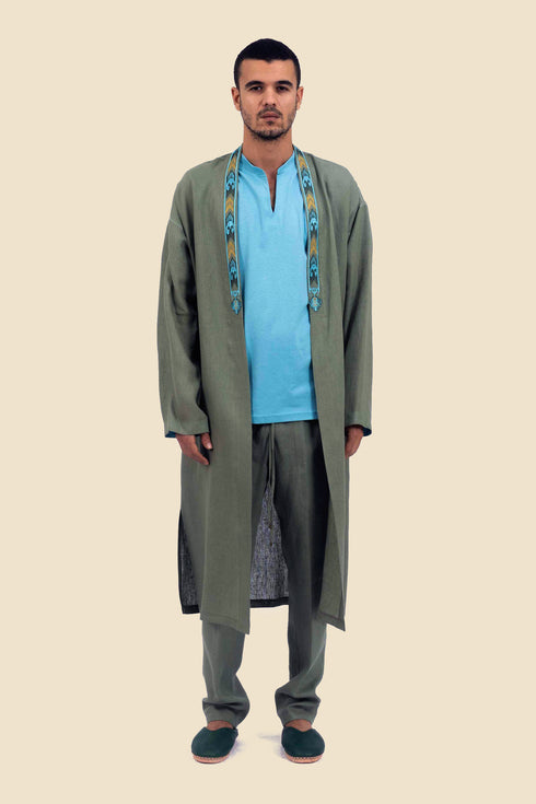 Embroidered coat in line with pockets