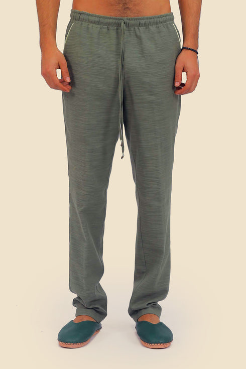 Straight leg cotton pants with elastic waistline and pockets