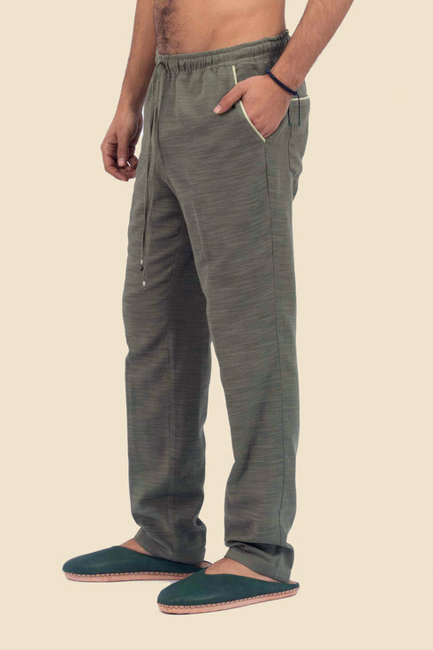 Straight leg cotton pants with elastic waistline and pockets
