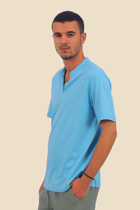 T-Shirt in cotton with round neckline with front opening