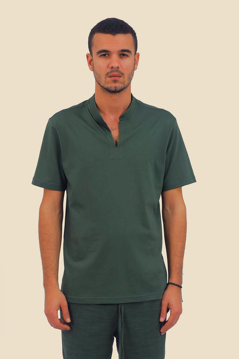 T-Shirt in cotton with round neckline with front opening