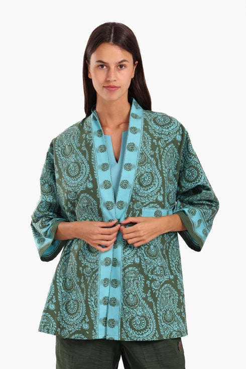Loose fit jacket in printed cotton with side slits