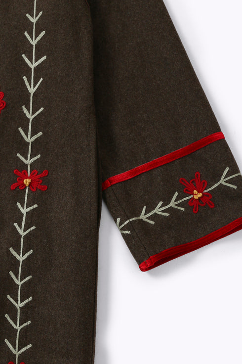 Short coat in wool with pockets